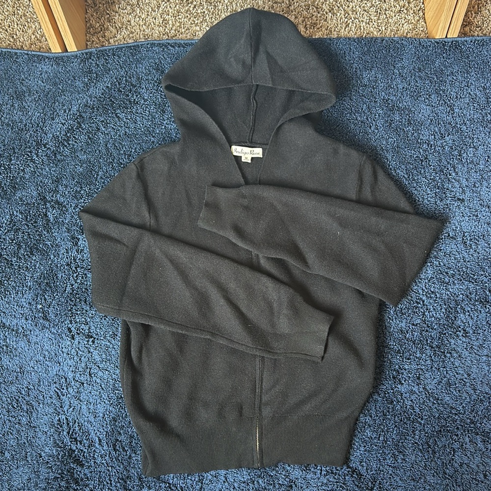 NWOT INDIGO ROSE Black V-Neck Zip-Up Hoodie Size Medium